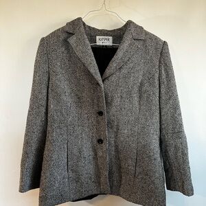 Kasper Gray Blazer with Notched Lapels and Tailored Fit
